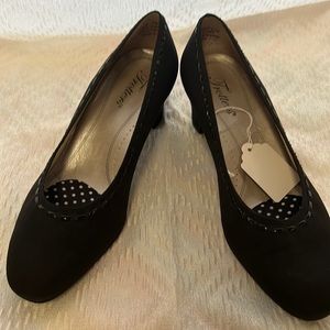 Black lady shoes . Trotters brand.